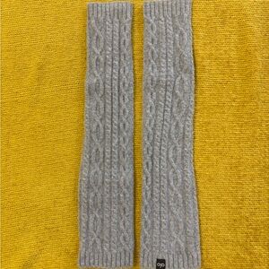 Gray Cable Knit Arm Warmers Alo